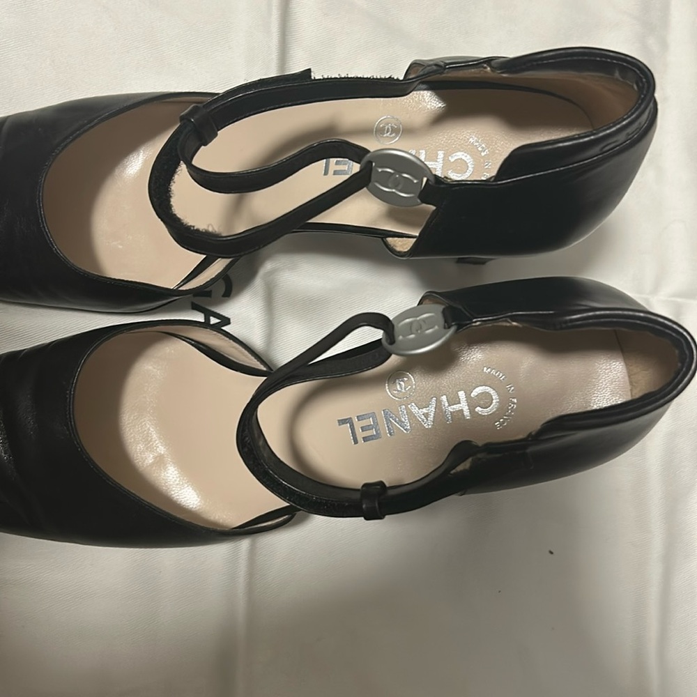 CHANEL Elegant Black Heels with Strap - Picture 15 of 17